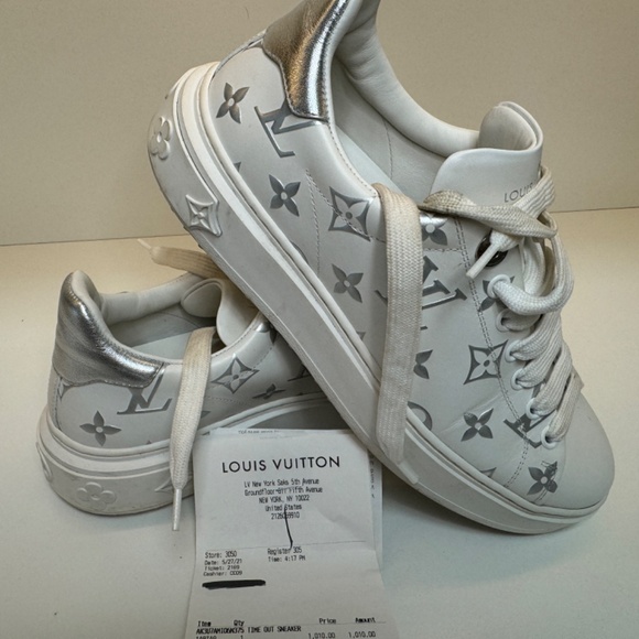 Authentic Louis Vuitton trainer time out leather sneakers 37.5 - Picture 5 of 7